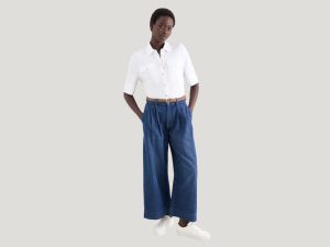 شلوار جین واید لگ (Wide Leg Jeans)